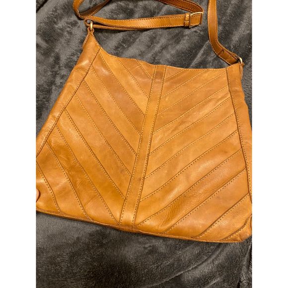 Margot New York Genuine Leather Chevron Hobo Crossbody Honey Tan Brown Purse - Picture 7 of 8